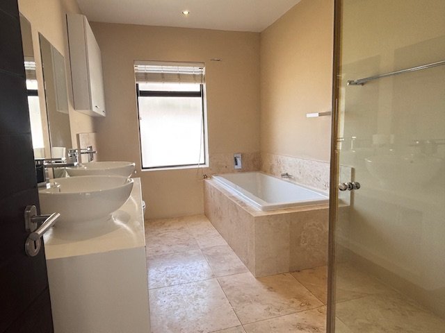 4 Bedroom Property for Sale in Oubaai Western Cape